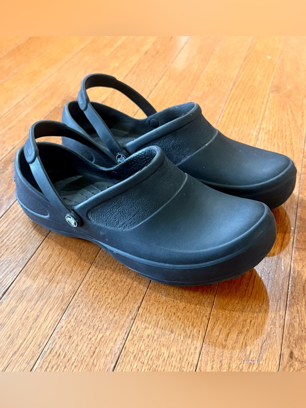 Crocs Women’s 8 Mercy Work Clogs Slip Resistant Nurse Nursing Chef Shoes Comfort